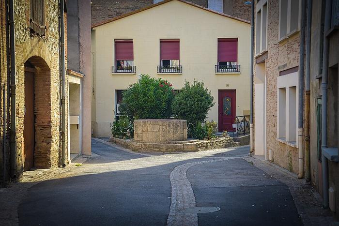  Canet-en-Roussillon - immobilier - CENTURY 21 Villa Canédo - Rue_Saint-François_de_Paule_et_puits.